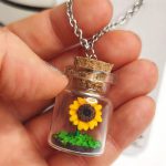 بطری تزیینی و گیره چوبی
